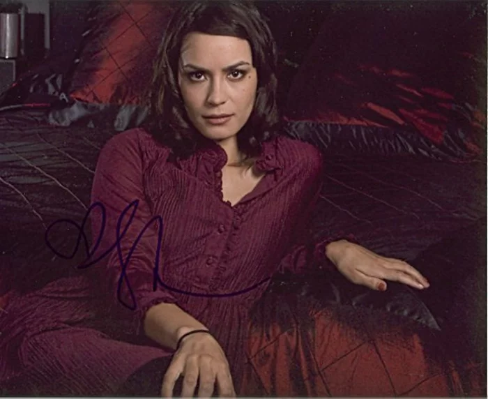 Shannyn Sossamon autograph