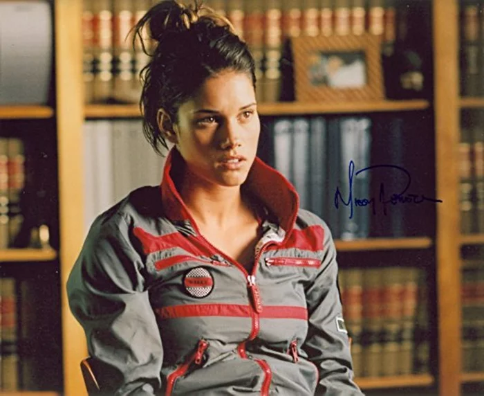 Missy Peregrym autograph