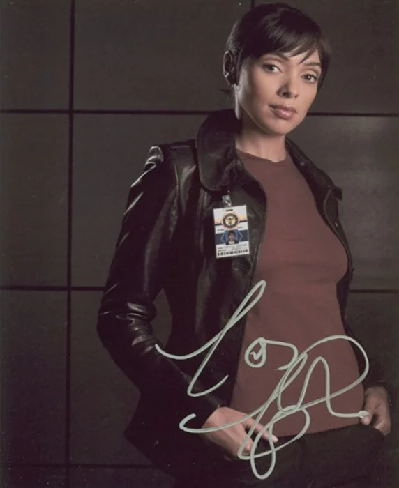 Tamara Taylor autograph