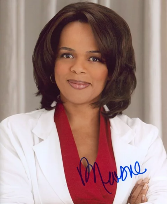 Paula Newsome autograph