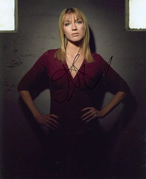 Natalie Zea autograph