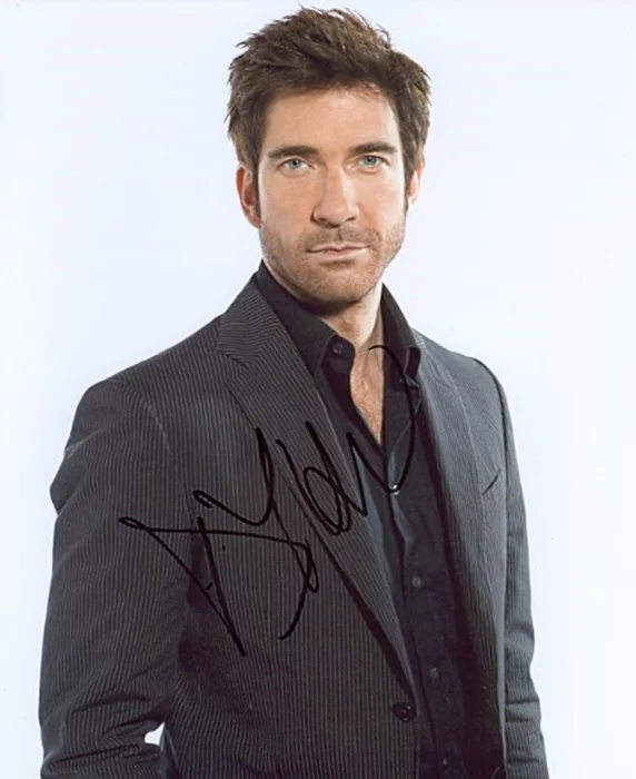 Dylan McDermott autograph