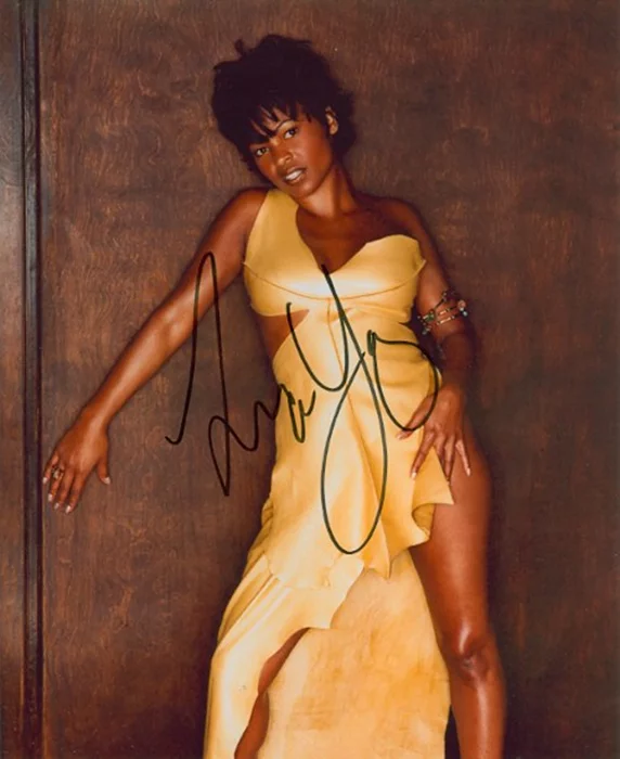 Nia Long autograph
