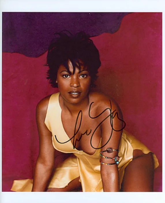 Nia Long autograph