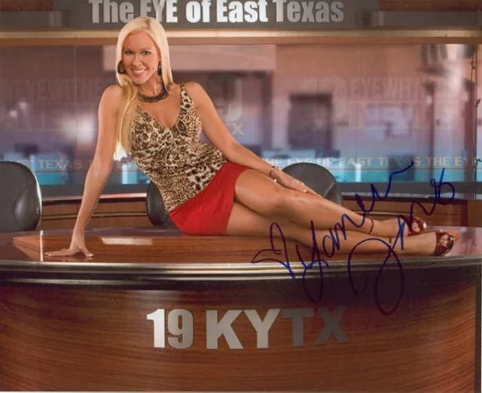 Lauren Jones autograph