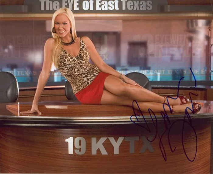 Lauren Jones autograph