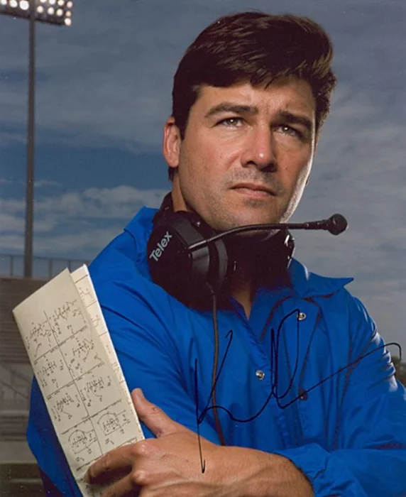 Kyle Chandler autograph
