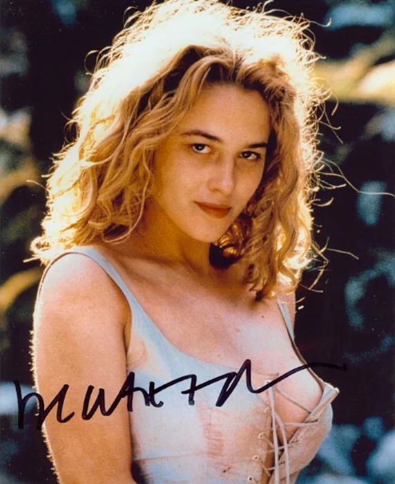 Beatie Edney autograph
