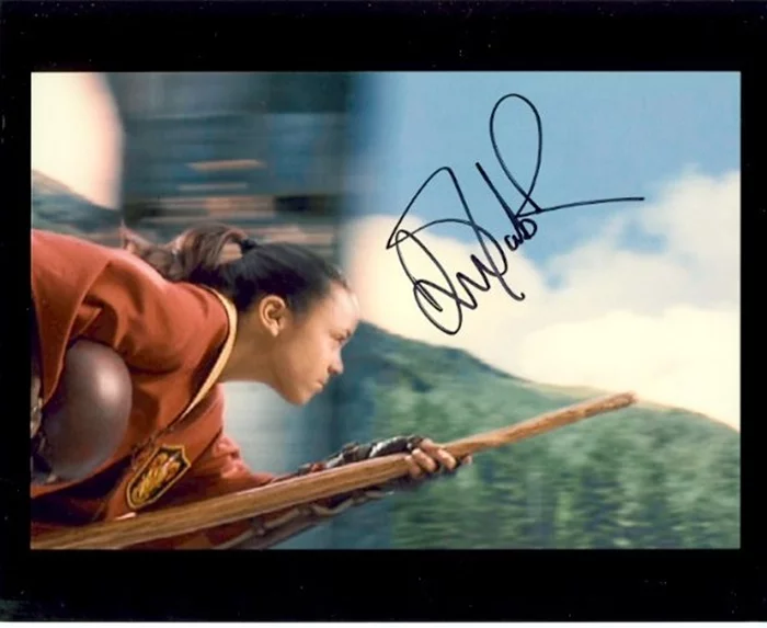 Danielle Tabor autograph