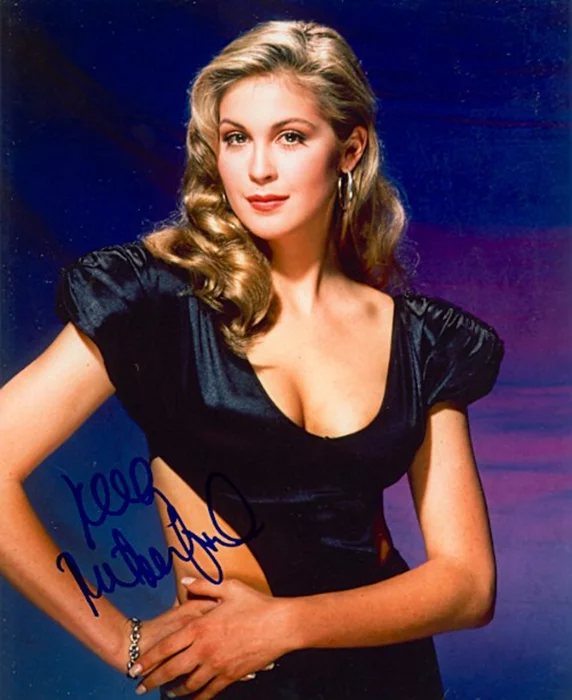Kelly Rutherford autograph