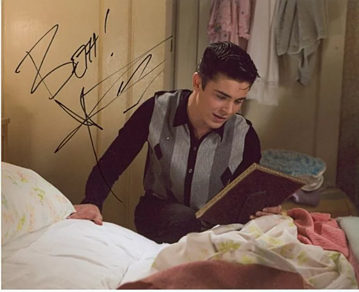 Zac Efron autograph