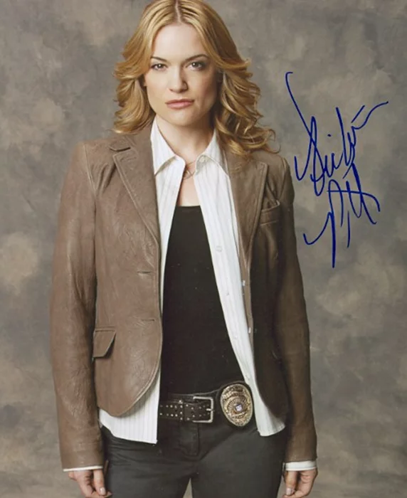 Victoria Pratt autograph