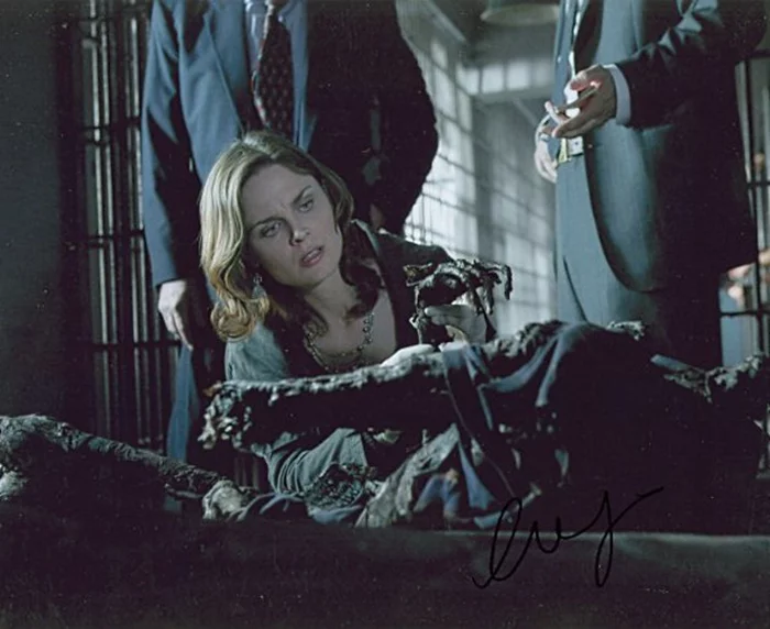 Emily Deschanel autograph