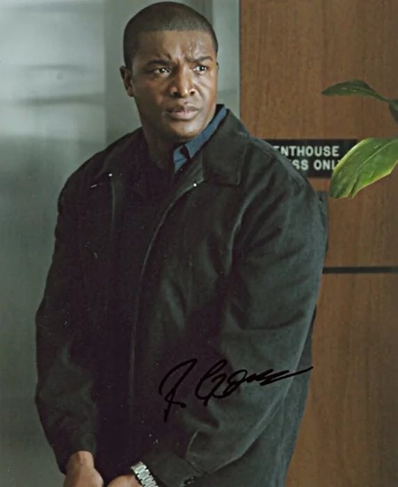 Roger Cross autograph