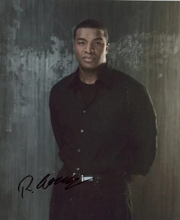 Roger Cross autograph