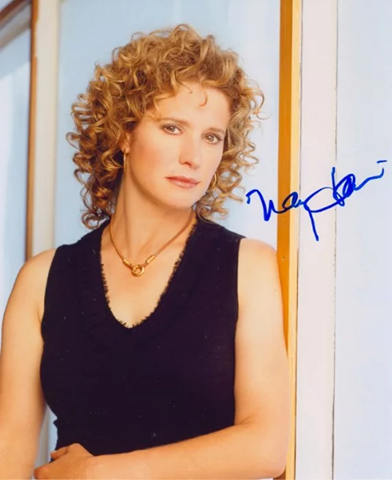 Nancy Travis autograph