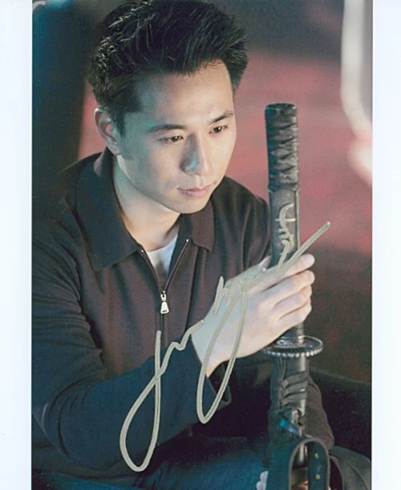 James Kyson Lee autograph