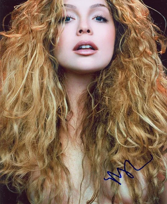 Marisa Coughlan autograph