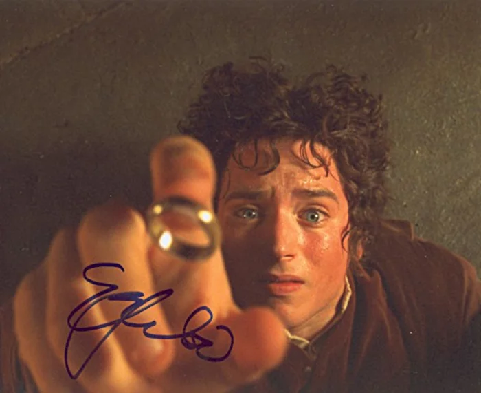 Elijah Wood autograph