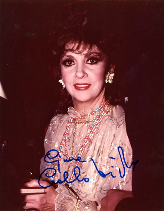 Gina Lollobrigida autograph