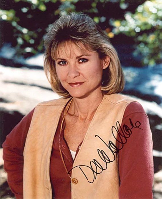 Dee Wallace autograph