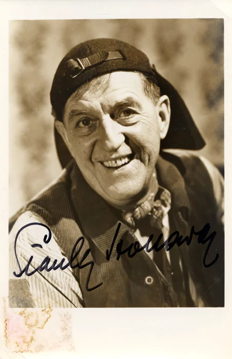 Stanley Holloway autograph