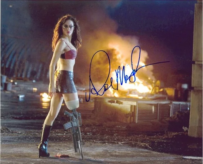 Rose McGowan autograph