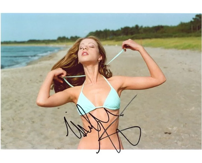 Michelle Trachtenberg autograph