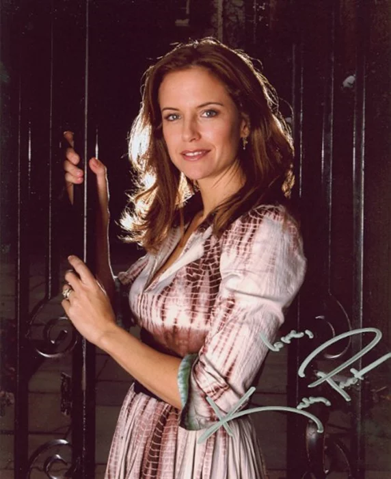 Kelly Preston autograph