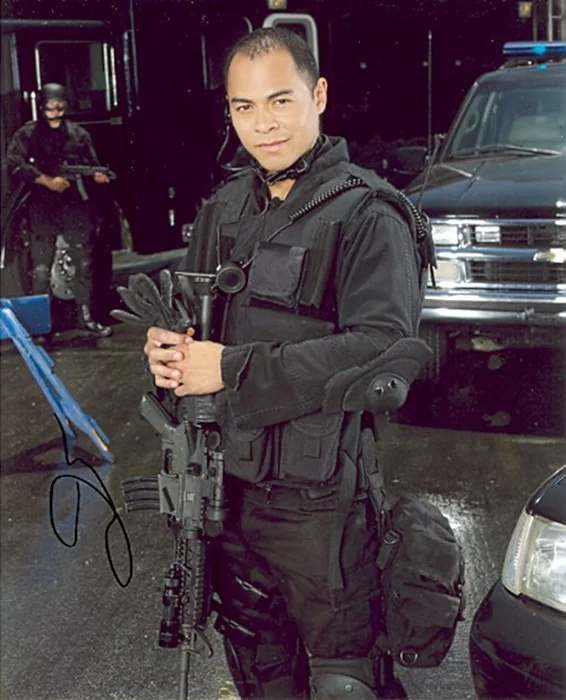 Jose Pablo Cantillo autograph