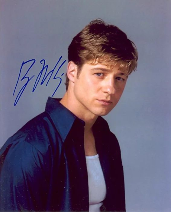Benjamin McKenzie autograph