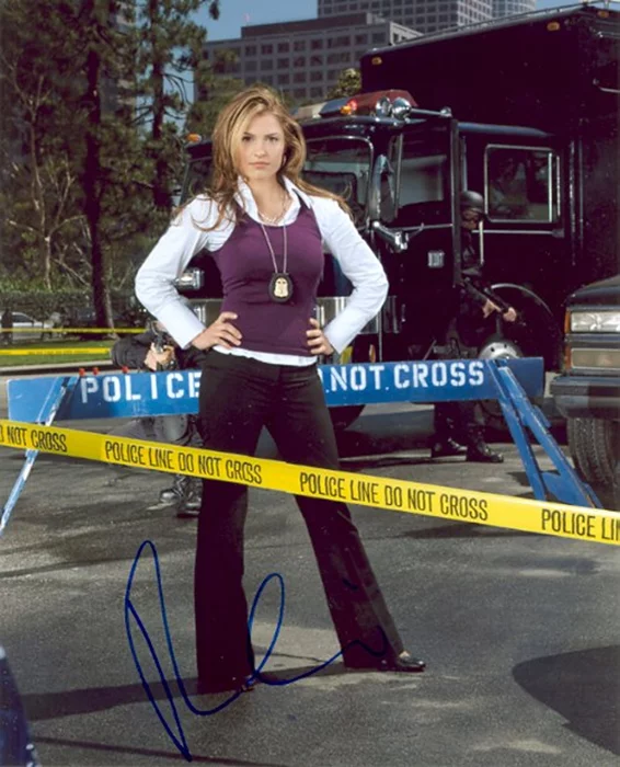 Raquel Alessi autograph
