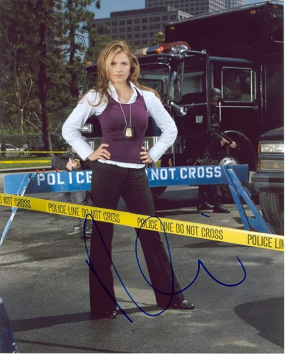 Raquel Alessi autograph