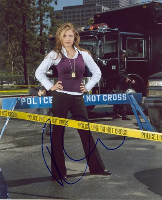 Raquel Alessi autograph