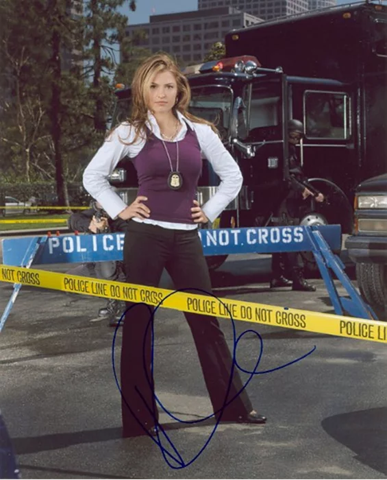 Raquel Alessi autograph