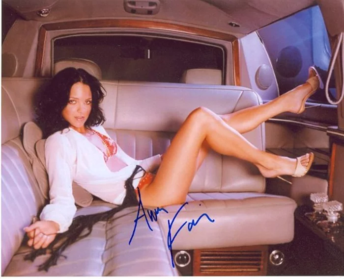 Anna Faris autograph