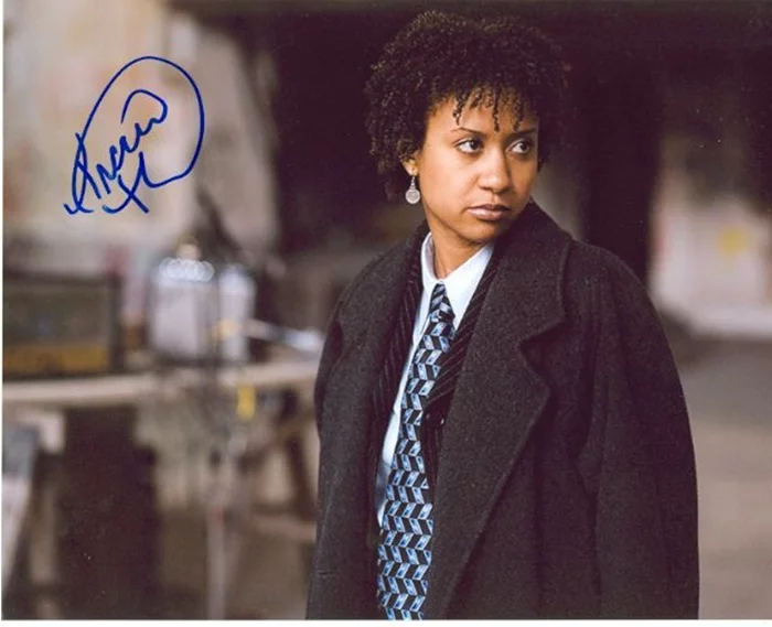 Tracie Thoms autograph