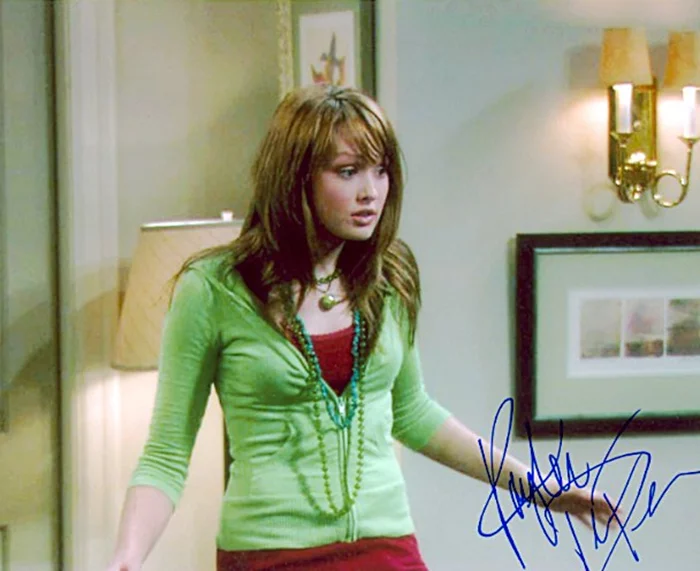 Kaylee DeFer autograph