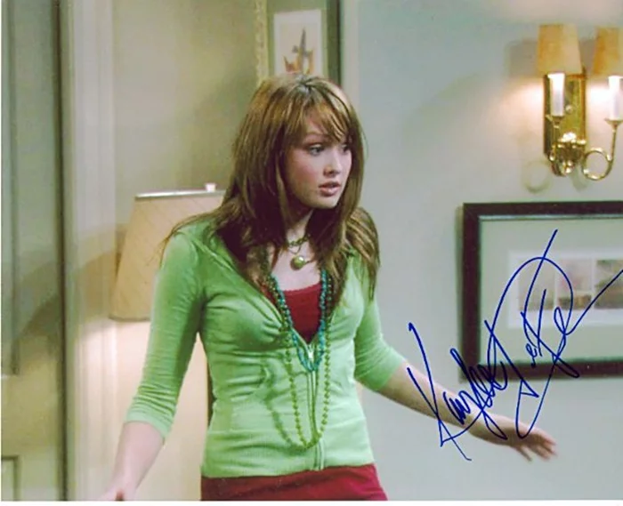 Kaylee DeFer autograph