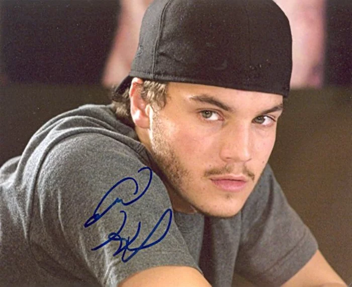 Emile Hirsch autograph