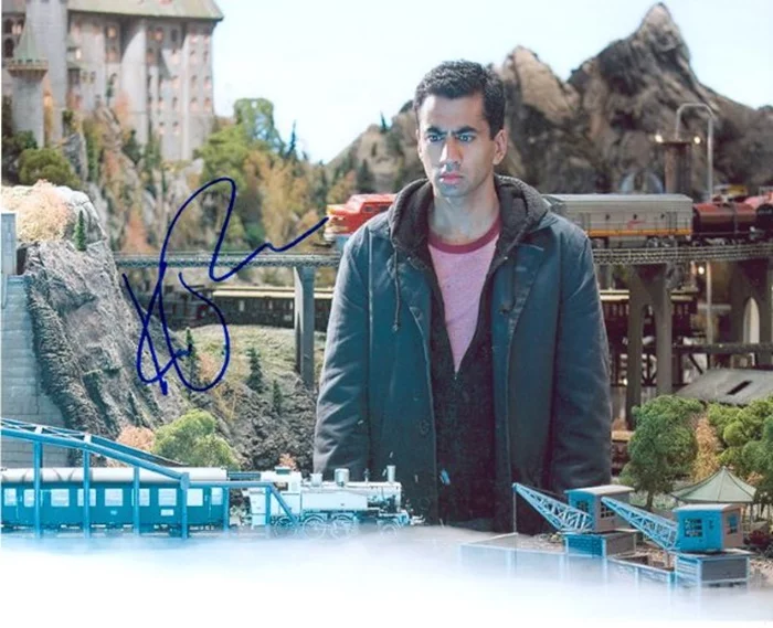 Kal Penn autograph