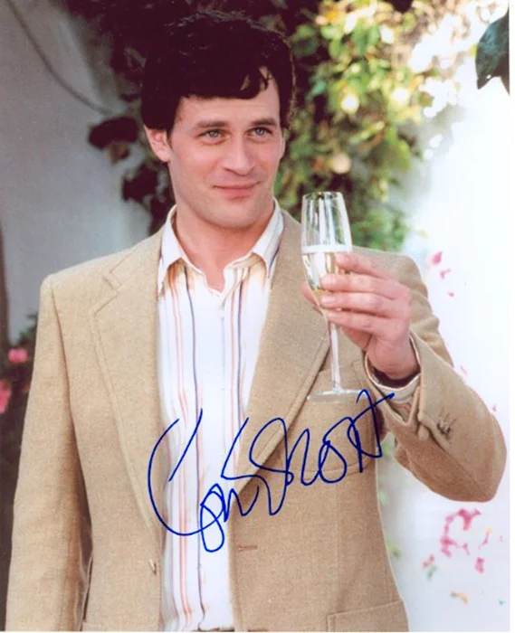 Tom Everett Scott autograph