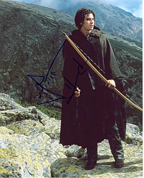 Garrett Hedlund autograph