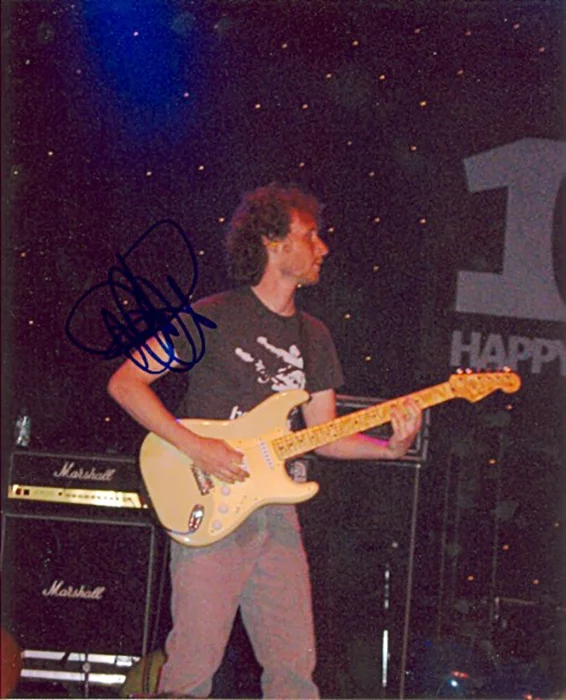 Mike Einziger autograph