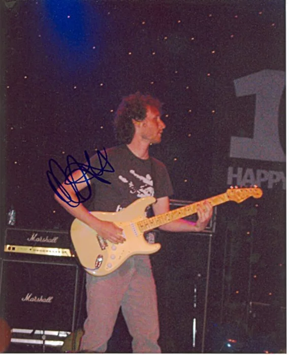 Mike Einziger autograph