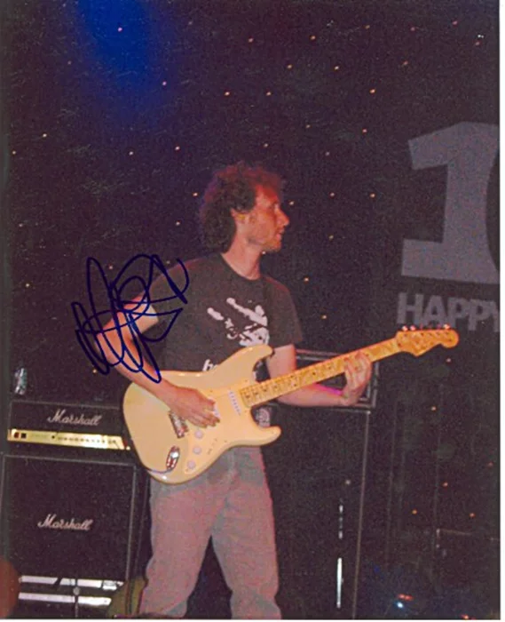 Mike Einziger autograph