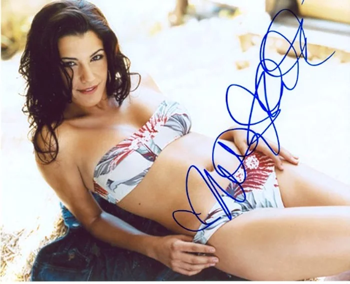 Natalia Cigliuti autograph