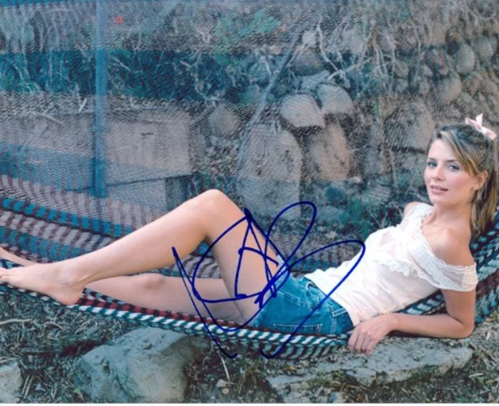 Mischa Barton autograph