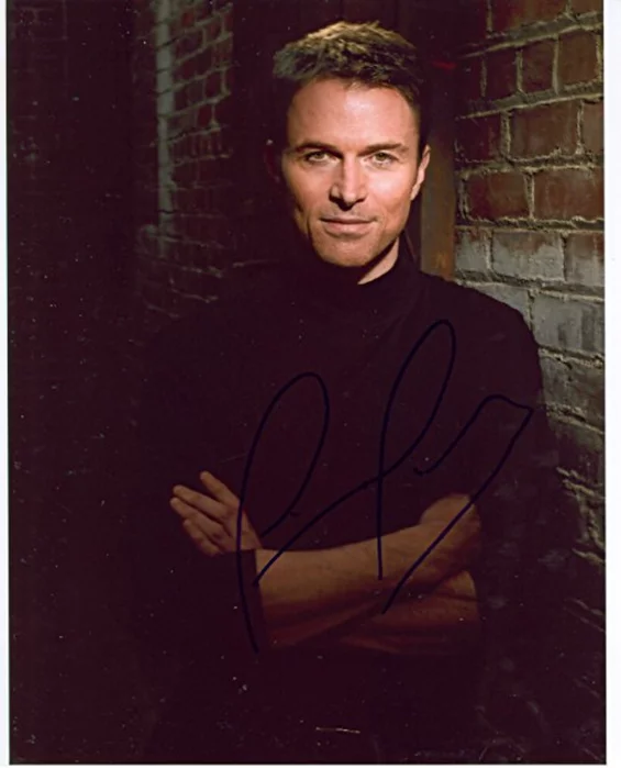 Tim Daly autograph