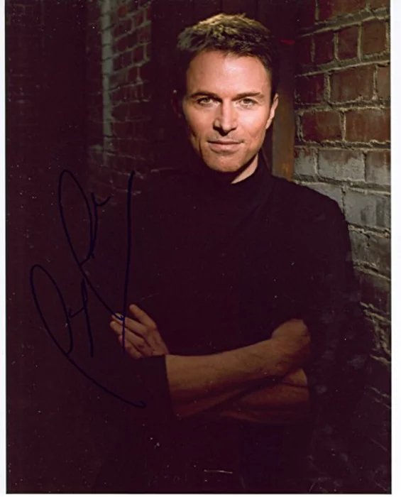 Tim Daly autograph